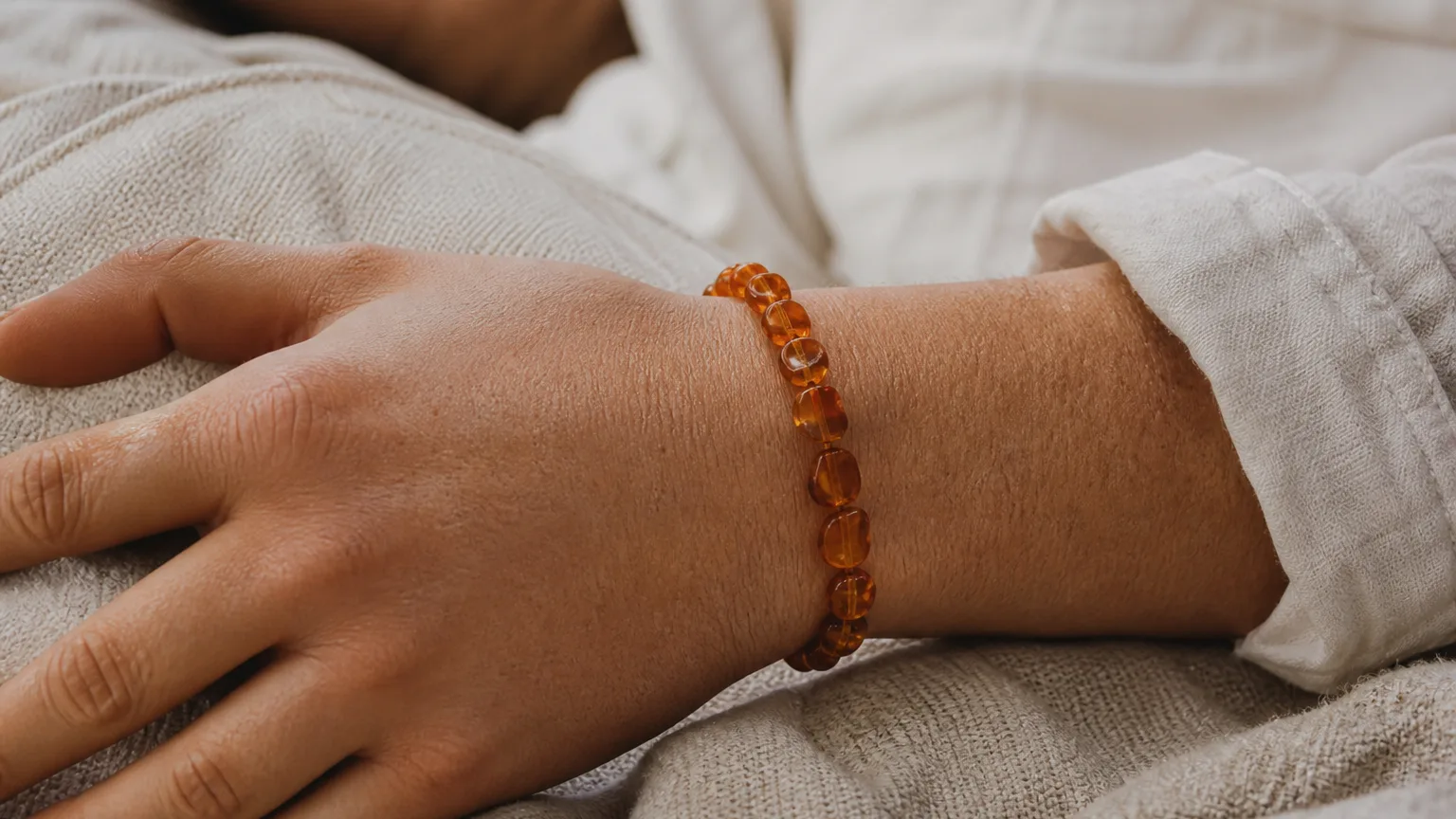 Amber jewelry benefits for warmth and comfort