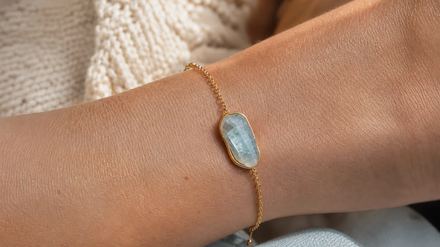 Aquamarine used for courage and calm communication