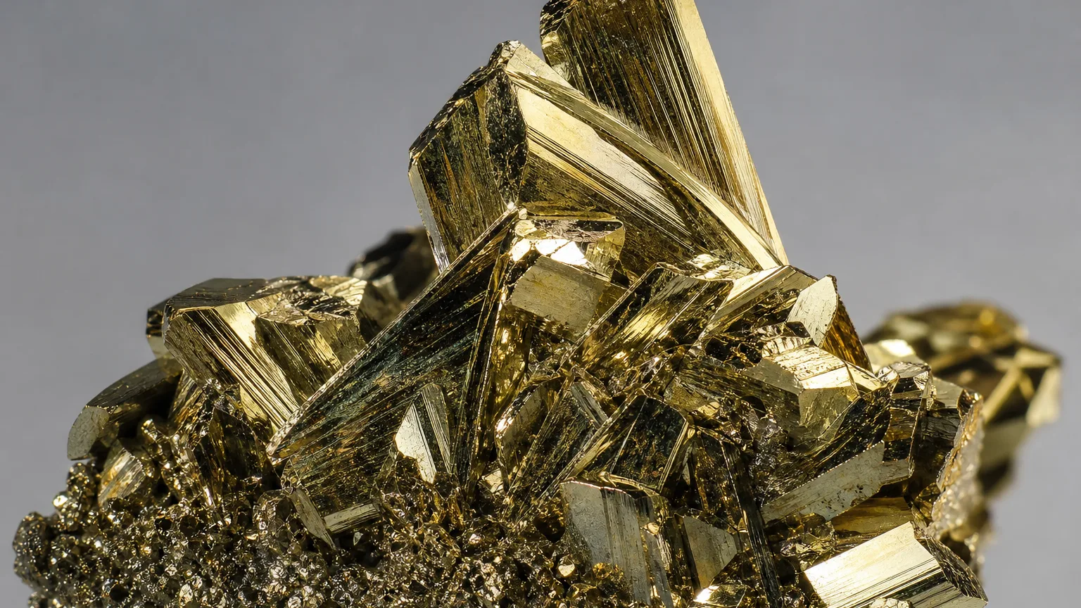 Calaverite Meaning: Healing Properties & Uses 2 Calaverite metallic gold telluride bladed crystals close-up