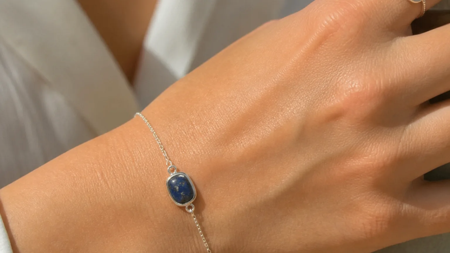 Dumortierite Meaning: Healing Properties & Uses 4 Dumortierite used for focus and patient thinking