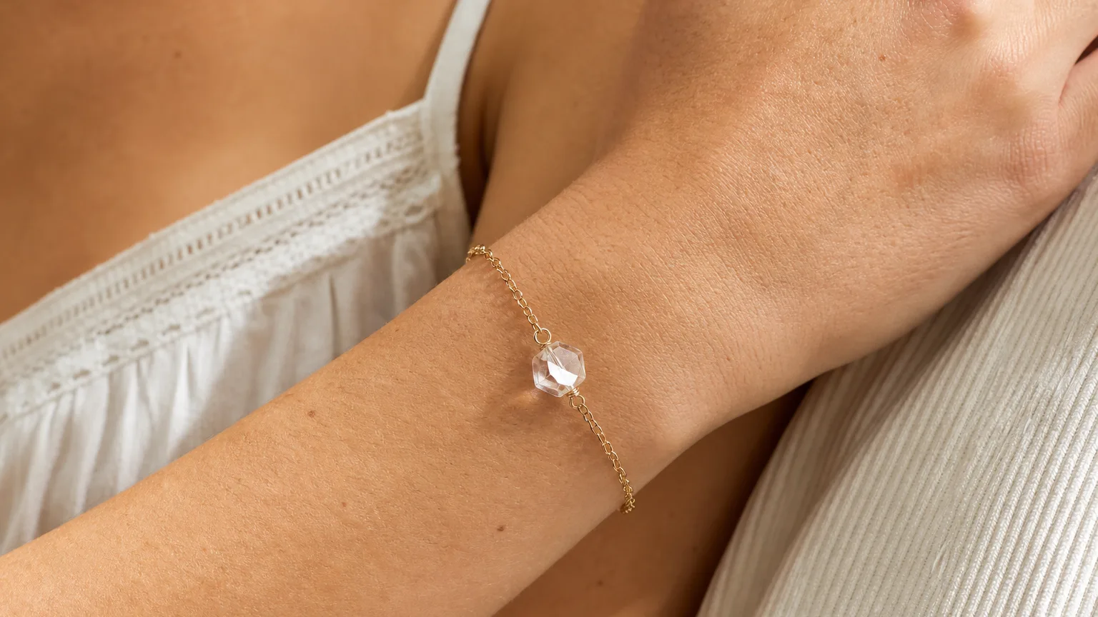 Herkimer Diamond Meaning: Healing Properties & Uses 4 Herkimer Diamond used for clarity and dreamwork