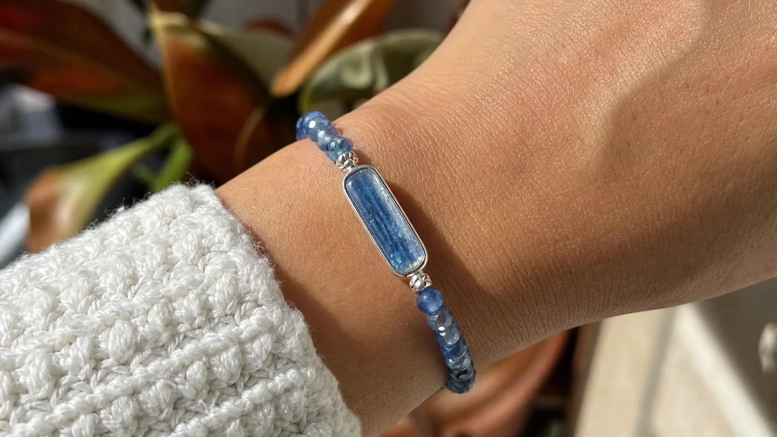 Kyanite bracelet worn on the wrist for clear communication