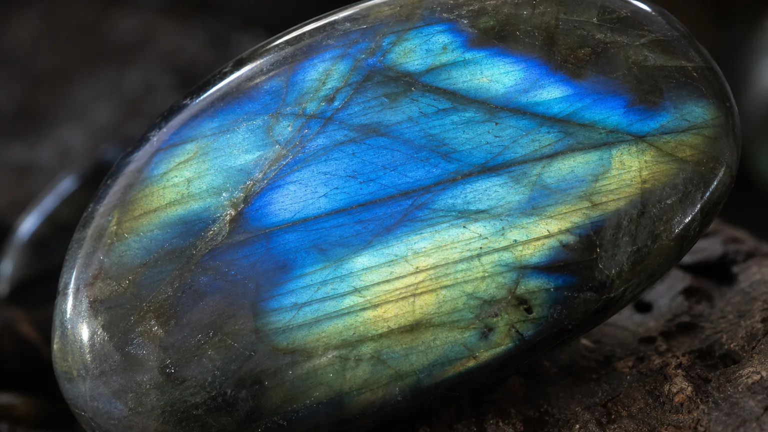 Labradorite Meaning: Healing Properties & Uses 2 Labradorite blue gold labradorescence flash close-up