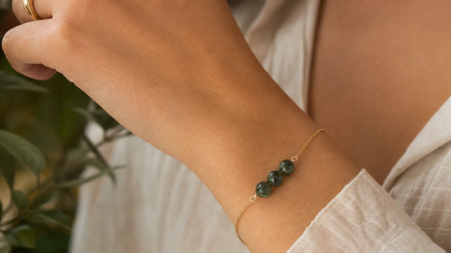 Moss Agate Meaning: Healing Properties & Uses 4 Moss agate used for growth and grounding practice