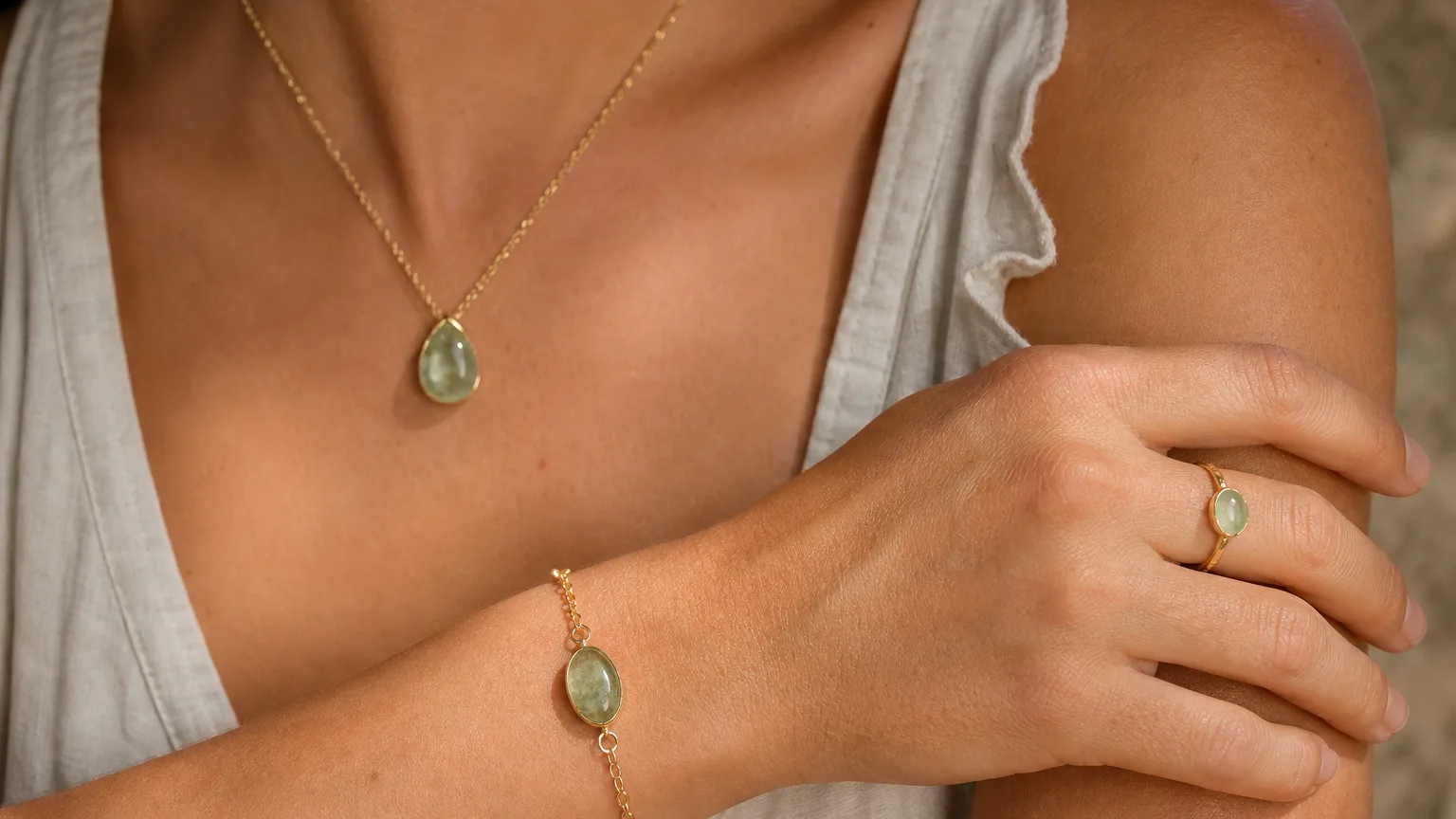 Prehnite Meaning: Healing Properties & Uses 3 Prehnite jewelry benefits for calm and a clearer mind