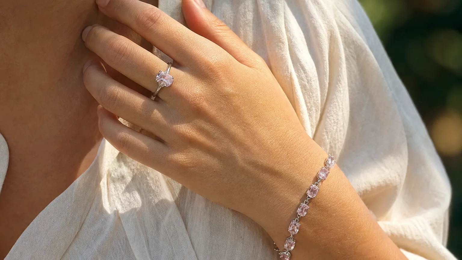 Spodumene jewelry benefits for calm and heart